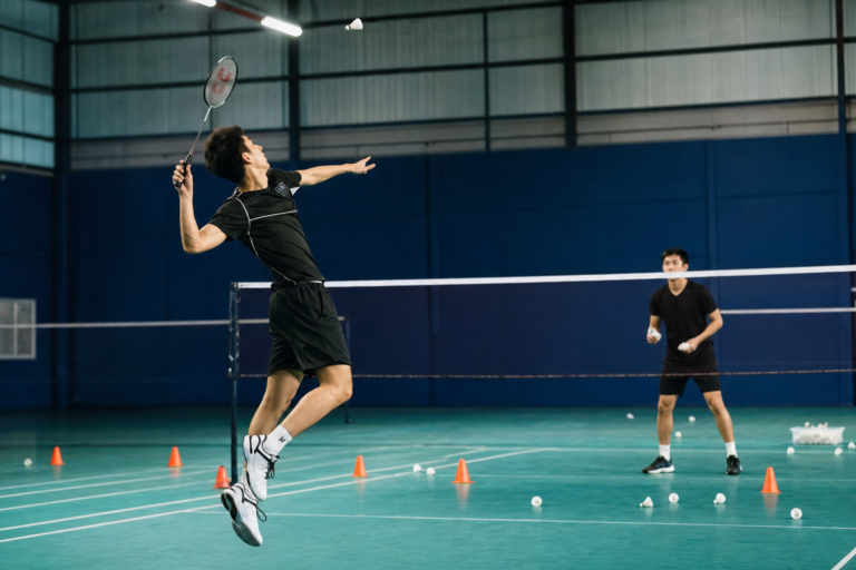 Badminton-Schlagtechniken: Clear, Drop, Smash und Drive
